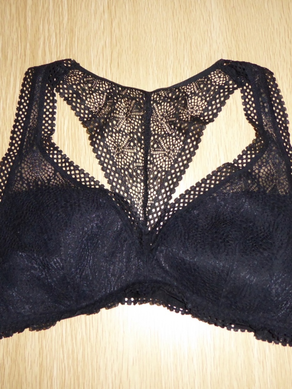 Victoria's Secret Black Lace Bralette Bra Lacy Racerback Lined Wireless M/L